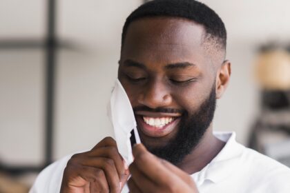 here's how to treat acne by shaving your beard